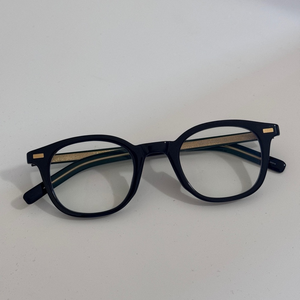 Blue light blocking glasses